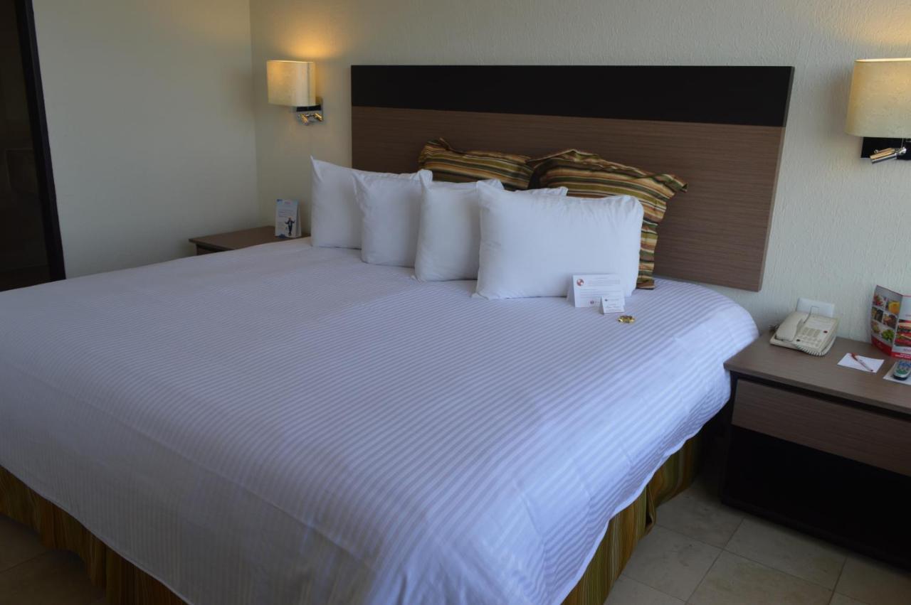 Ramada Hola Culiacan Ngoại thất bức ảnh
