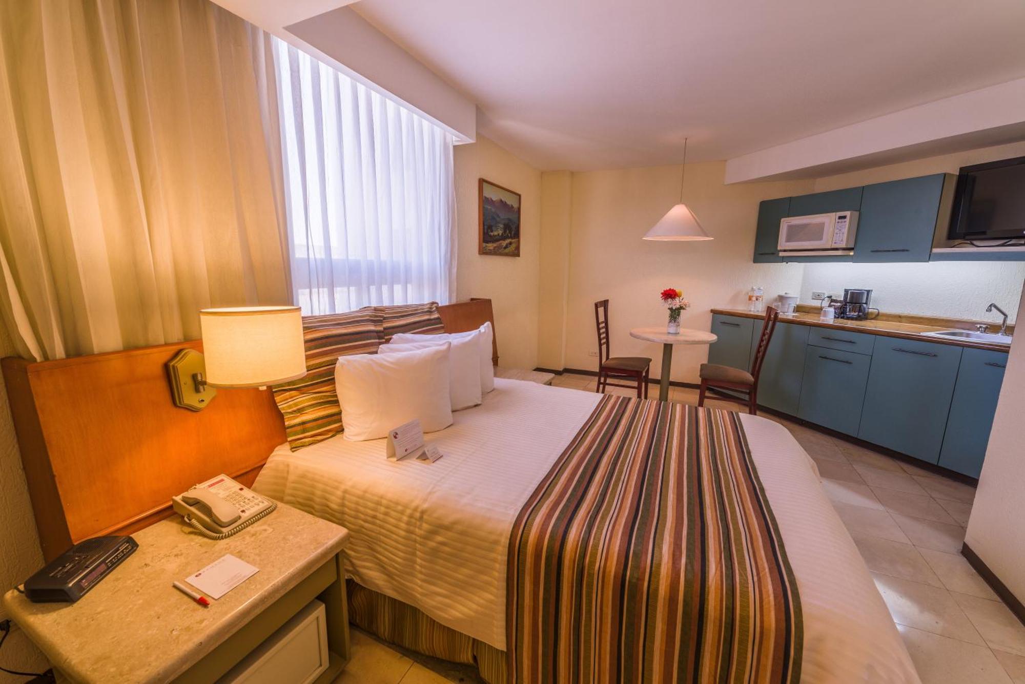 Ramada Hola Culiacan Phòng bức ảnh